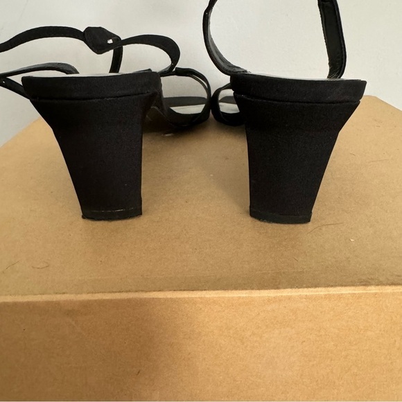 Bandolino B Domelia Black Strappy satin rhinestone dressy evening shoes size 10 - Picture 4 of 8